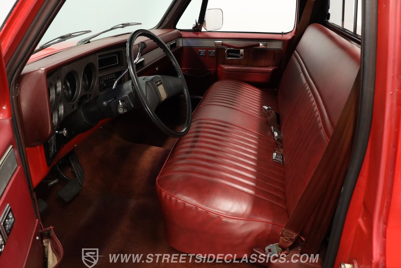 Chevrolet-C10-1986-Apple-Red-Burgundy-46