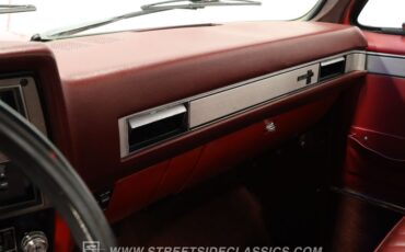 Chevrolet-C10-1986-Apple-Red-Burgundy-47