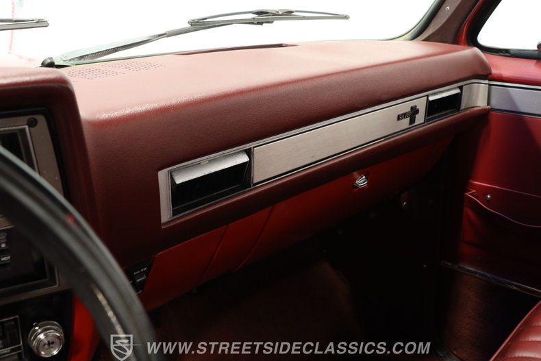 Chevrolet-C10-1986-Apple-Red-Burgundy-47