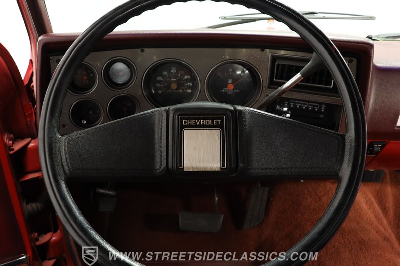 Chevrolet-C10-1986-Apple-Red-Burgundy-8