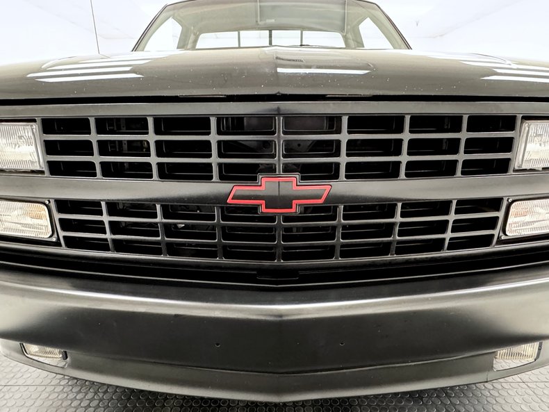 Chevrolet-C1500-1990-Black-Red-2