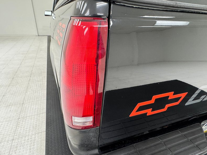 Chevrolet-C1500-1990-Black-Red-26