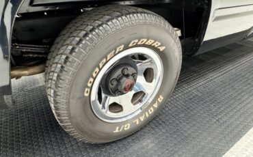 Chevrolet-C1500-1990-Black-Red-27