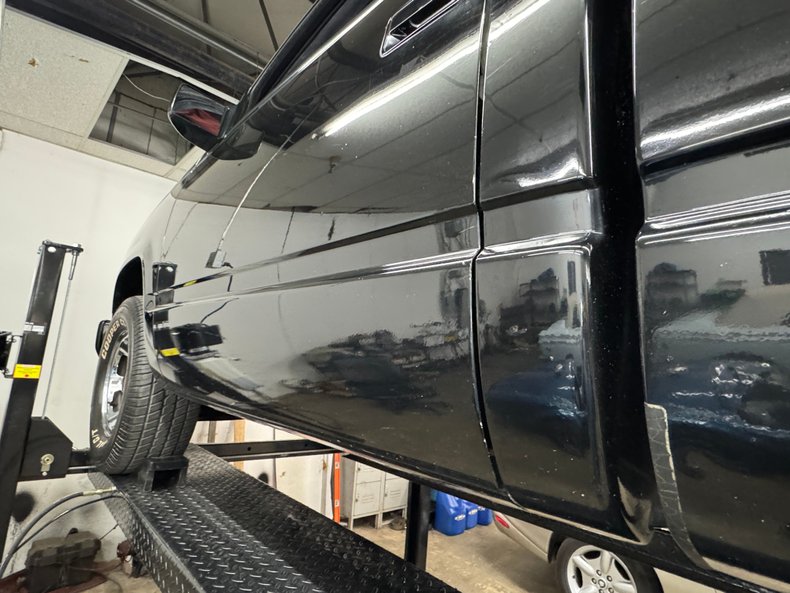 Chevrolet-C1500-1990-Black-Red-39