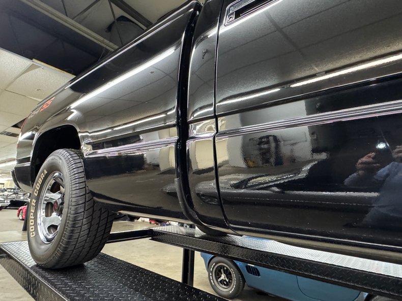 Chevrolet-C1500-1990-Black-Red-47