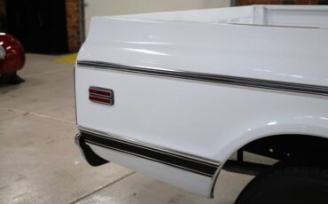 Chevrolet-C20-1970-White-Black-ampamp-White-Ho-1