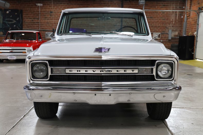 Chevrolet-C20-1970-White-Black-ampamp-White-Ho-11