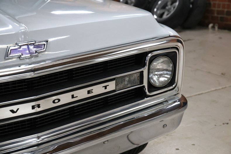 Chevrolet-C20-1970-White-Black-ampamp-White-Ho-15