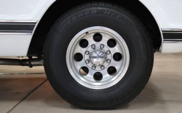 Chevrolet-C20-1970-White-Black-ampamp-White-Ho-19