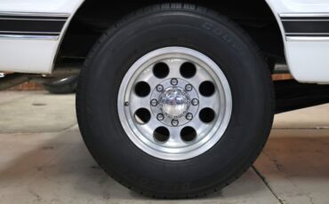 Chevrolet-C20-1970-White-Black-ampamp-White-Ho-21