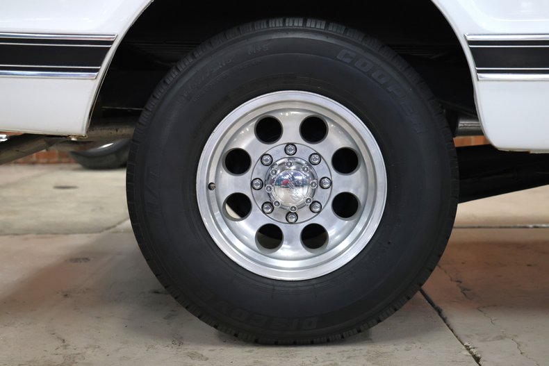 Chevrolet-C20-1970-White-Black-ampamp-White-Ho-21