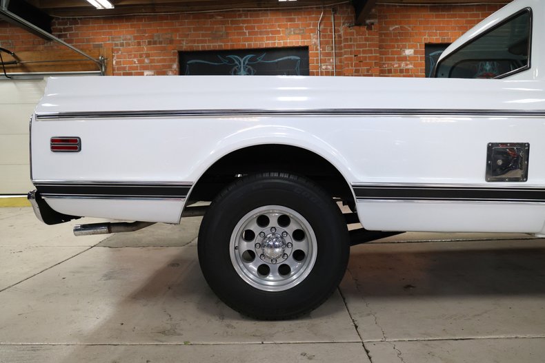 Chevrolet-C20-1970-White-Black-ampamp-White-Ho-22