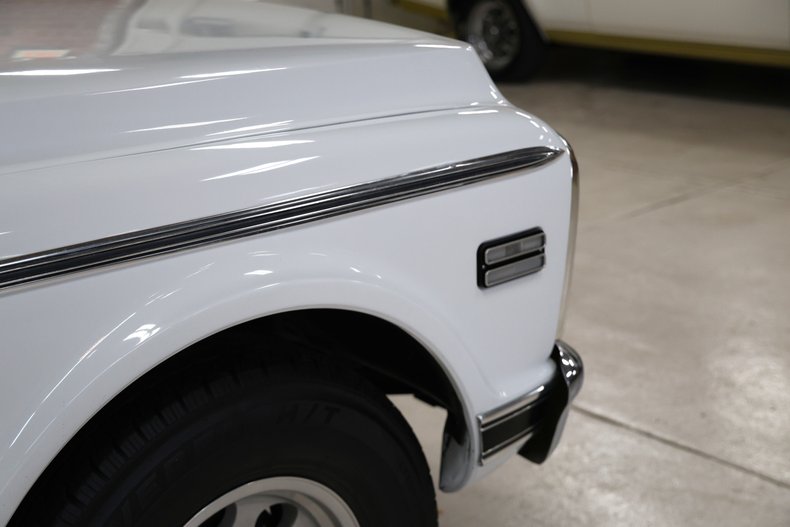 Chevrolet-C20-1970-White-Black-ampamp-White-Ho-23