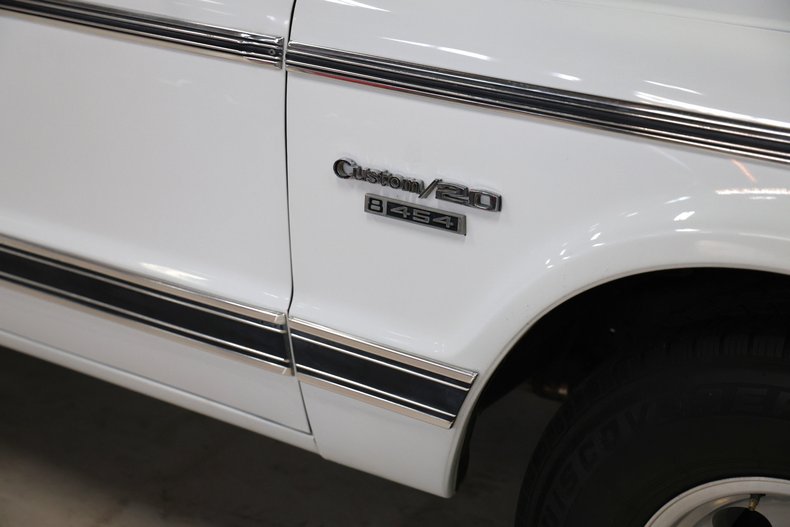 Chevrolet-C20-1970-White-Black-ampamp-White-Ho-24