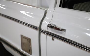 Chevrolet-C20-1970-White-Black-ampamp-White-Ho-26