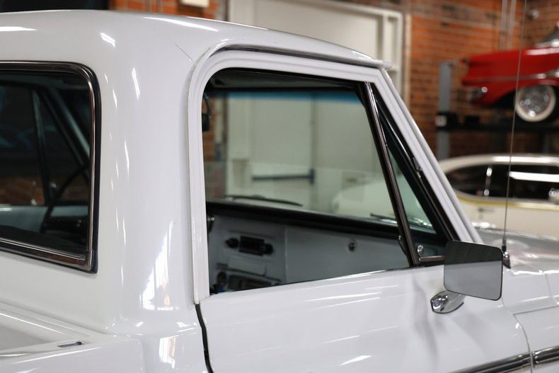 Chevrolet-C20-1970-White-Black-ampamp-White-Ho-27