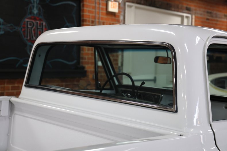 Chevrolet-C20-1970-White-Black-ampamp-White-Ho-28