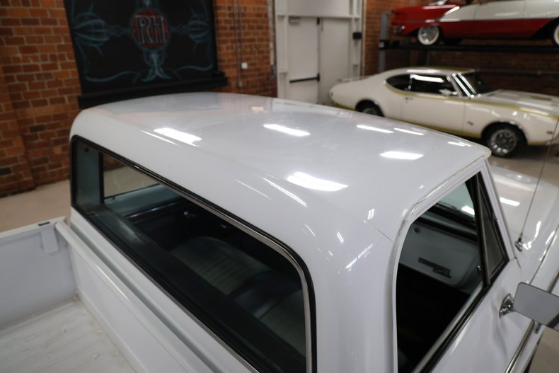 Chevrolet-C20-1970-White-Black-ampamp-White-Ho-29