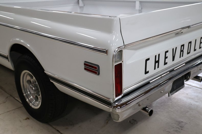 Chevrolet-C20-1970-White-Black-ampamp-White-Ho-3