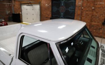 Chevrolet-C20-1970-White-Black-ampamp-White-Ho-30