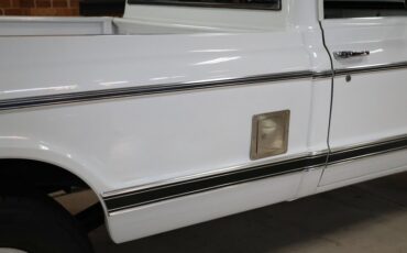 Chevrolet-C20-1970-White-Black-ampamp-White-Ho-31