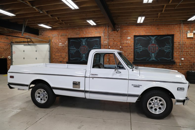 Chevrolet-C20-1970-White-Black-ampamp-White-Ho-32