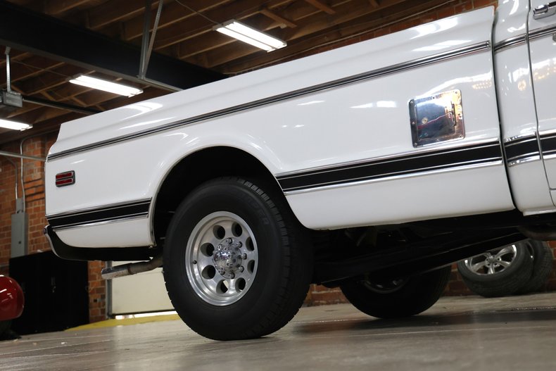 Chevrolet-C20-1970-White-Black-ampamp-White-Ho-33