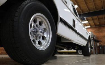 Chevrolet-C20-1970-White-Black-ampamp-White-Ho-35