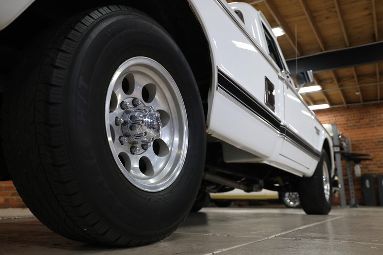 Chevrolet-C20-1970-White-Black-ampamp-White-Ho-35