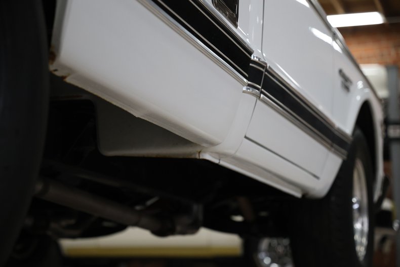 Chevrolet-C20-1970-White-Black-ampamp-White-Ho-36