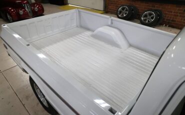 Chevrolet-C20-1970-White-Black-ampamp-White-Ho-37