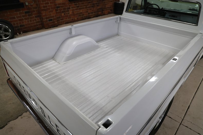 Chevrolet-C20-1970-White-Black-ampamp-White-Ho-38