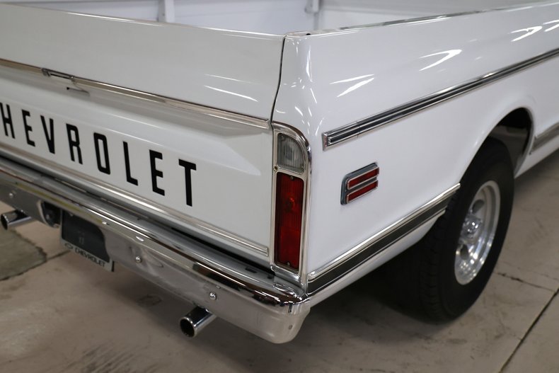 Chevrolet-C20-1970-White-Black-ampamp-White-Ho-39