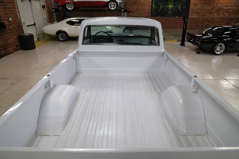 Chevrolet-C20-1970-White-Black-ampamp-White-Ho-43