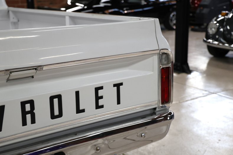 Chevrolet-C20-1970-White-Black-ampamp-White-Ho-45