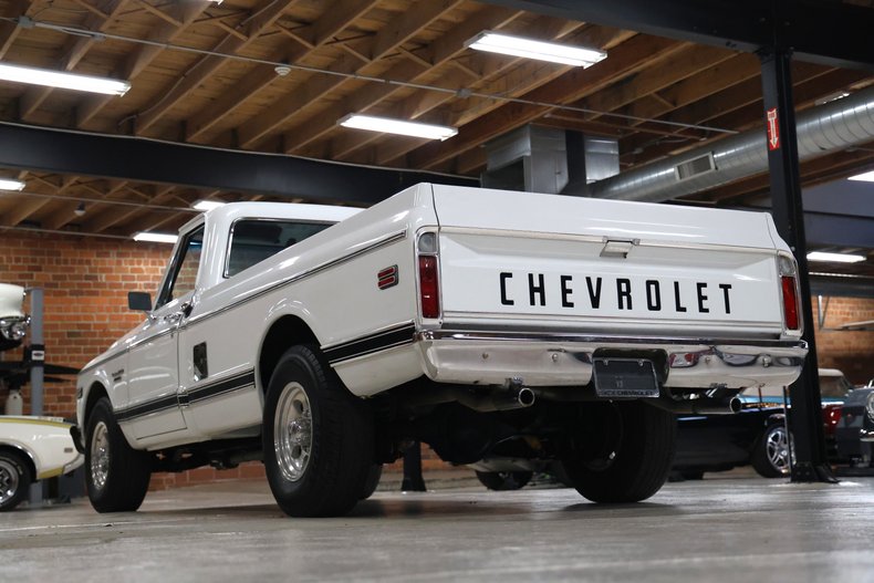 Chevrolet-C20-1970-White-Black-ampamp-White-Ho-8