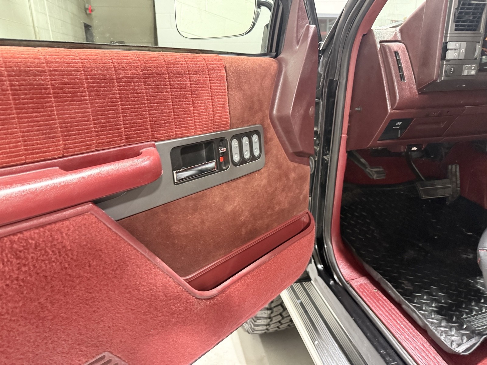 Chevrolet-CK-Pickup-3500-1993-Extended-Cab-Pickup-32