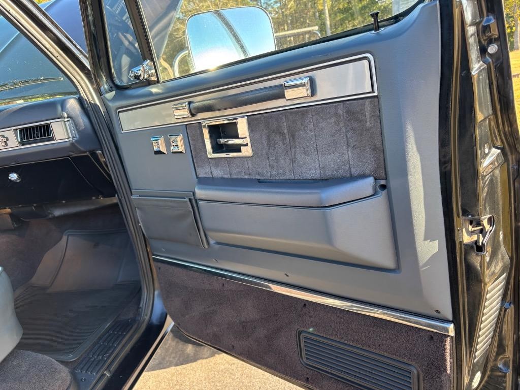 Chevrolet-CK10-Silverado-trim-short-bed-6.0-LS4x4-4L60-Nice-1986-Silverado-4x4-25