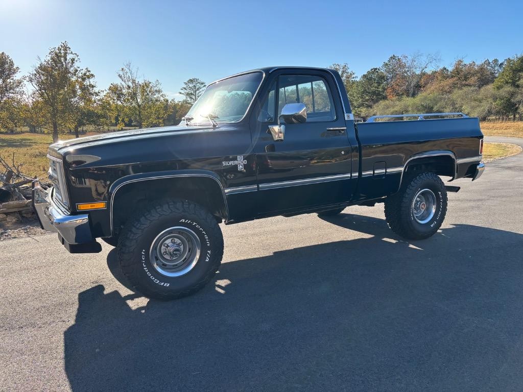 Chevrolet-CK10-Silverado-trim-short-bed-6.0-LS4x4-4L60-Nice-1986-Silverado-4x4