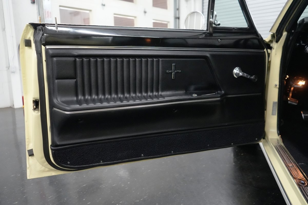 Chevrolet-Camaro-1967-35