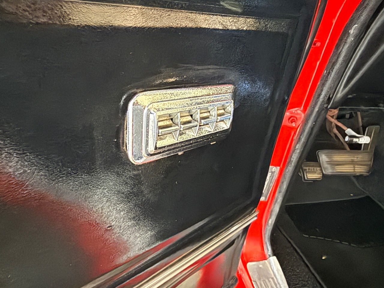 Chevrolet-Camaro-1967-Classic-Car-12