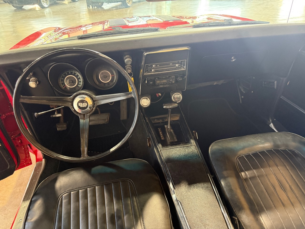 Chevrolet-Camaro-1967-Classic-Car-17