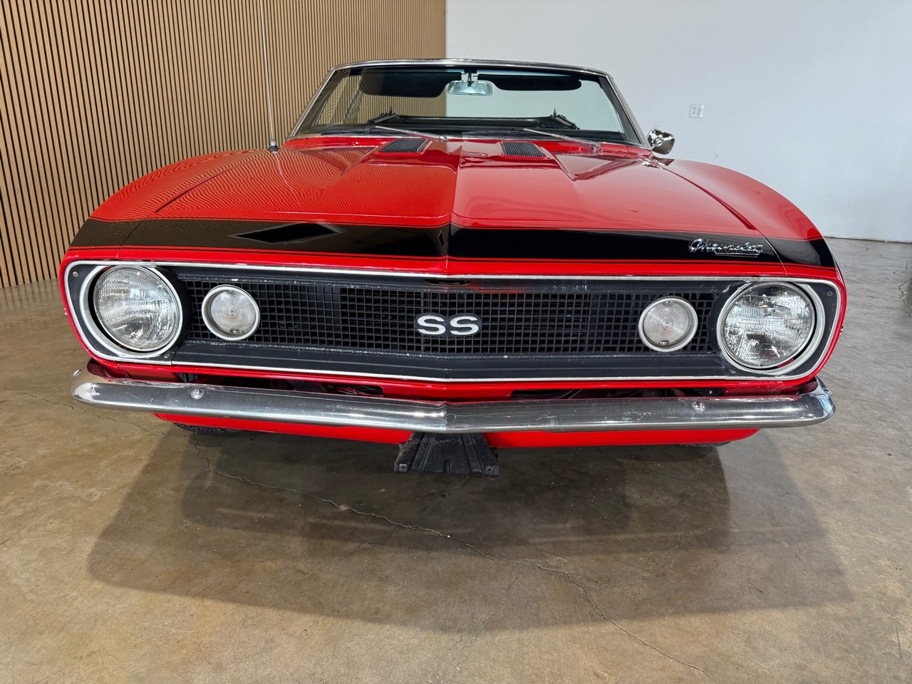 Chevrolet-Camaro-1967-Classic-Car-2