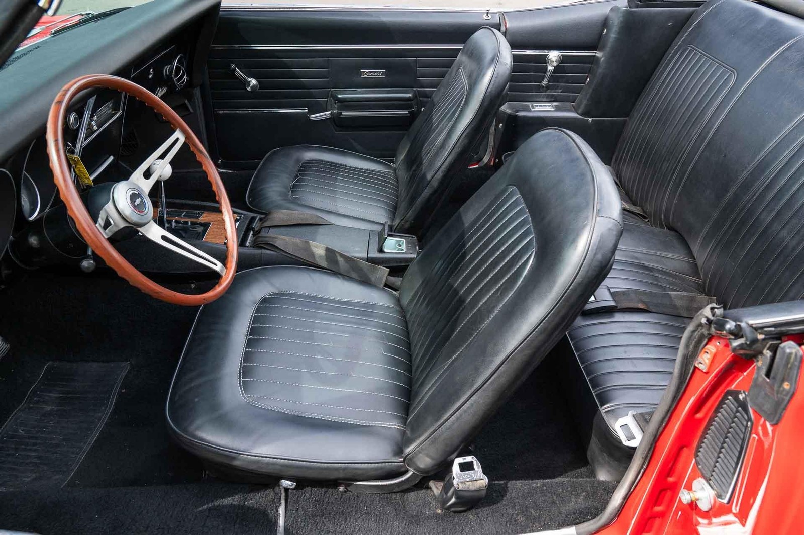 Chevrolet-Camaro-1968-2-Door-10