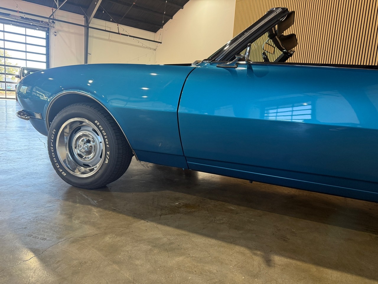 Chevrolet-Camaro-1968-Classic-Car-10