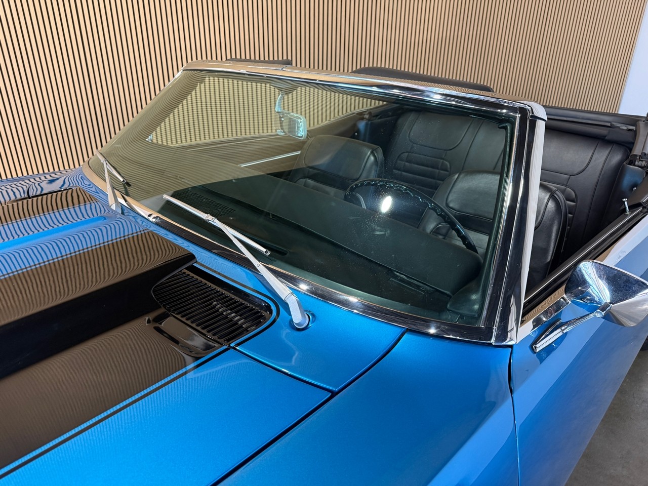 Chevrolet-Camaro-1968-Classic-Car-11