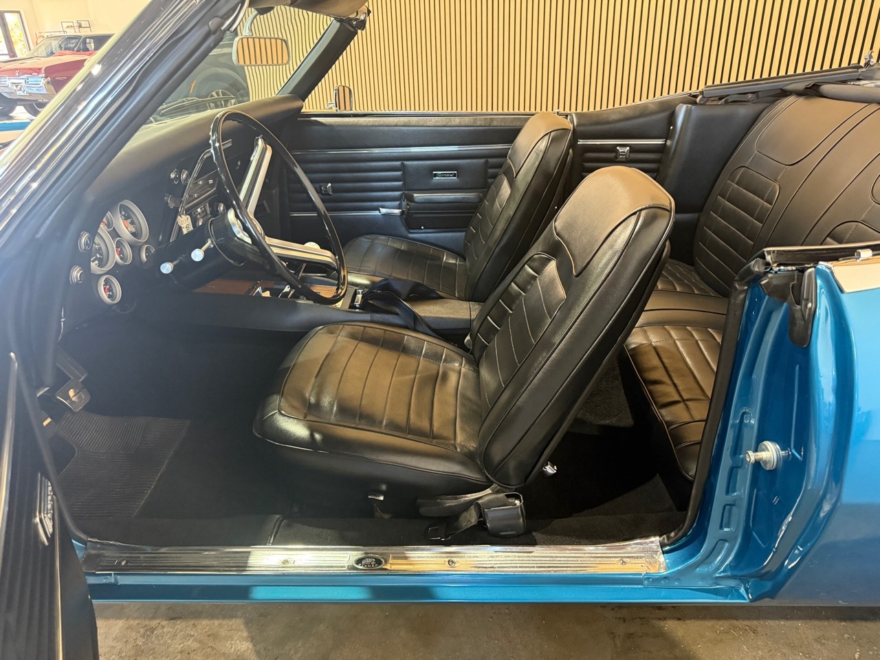 Chevrolet-Camaro-1968-Classic-Car-14