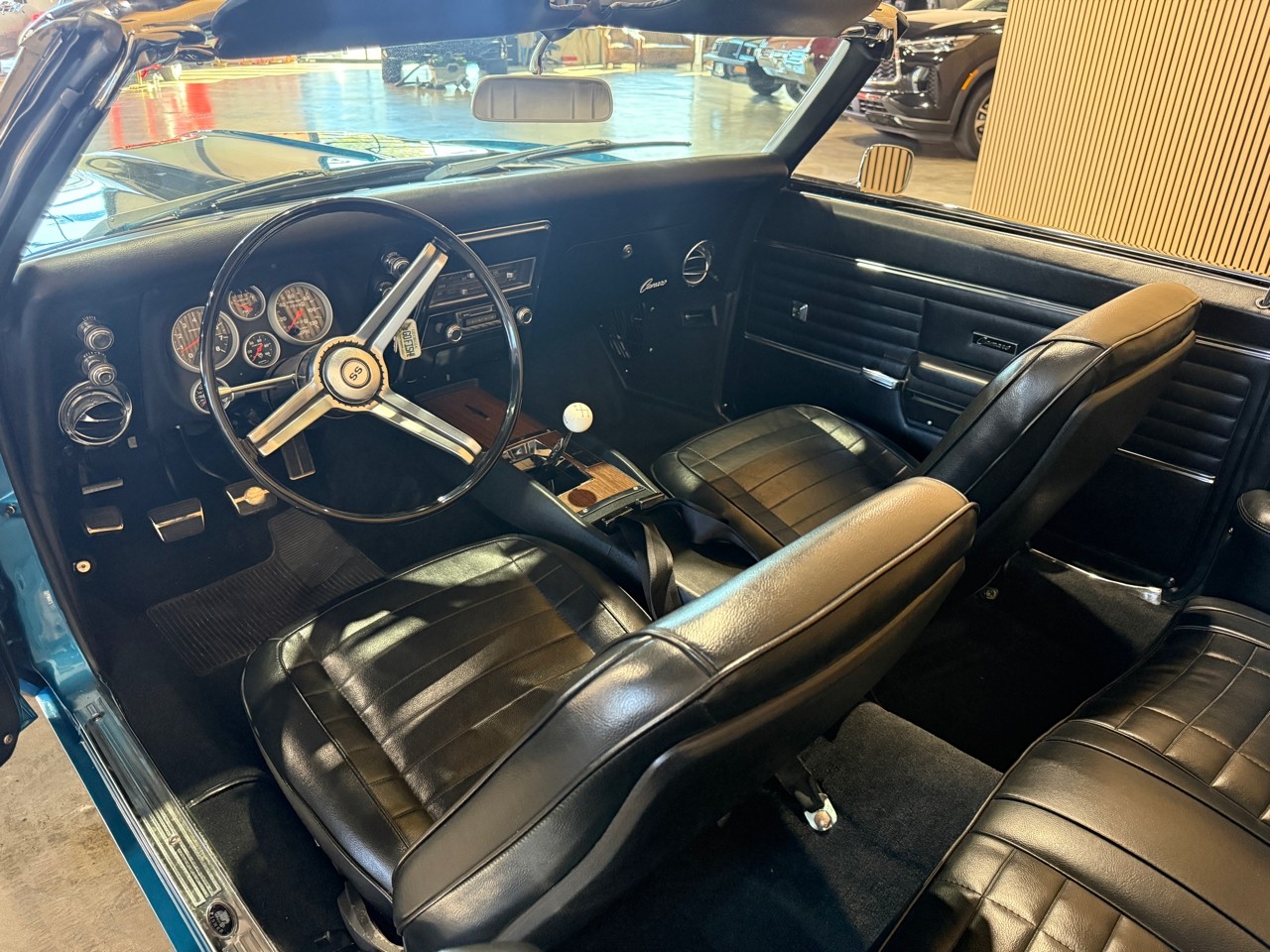 Chevrolet-Camaro-1968-Classic-Car-16