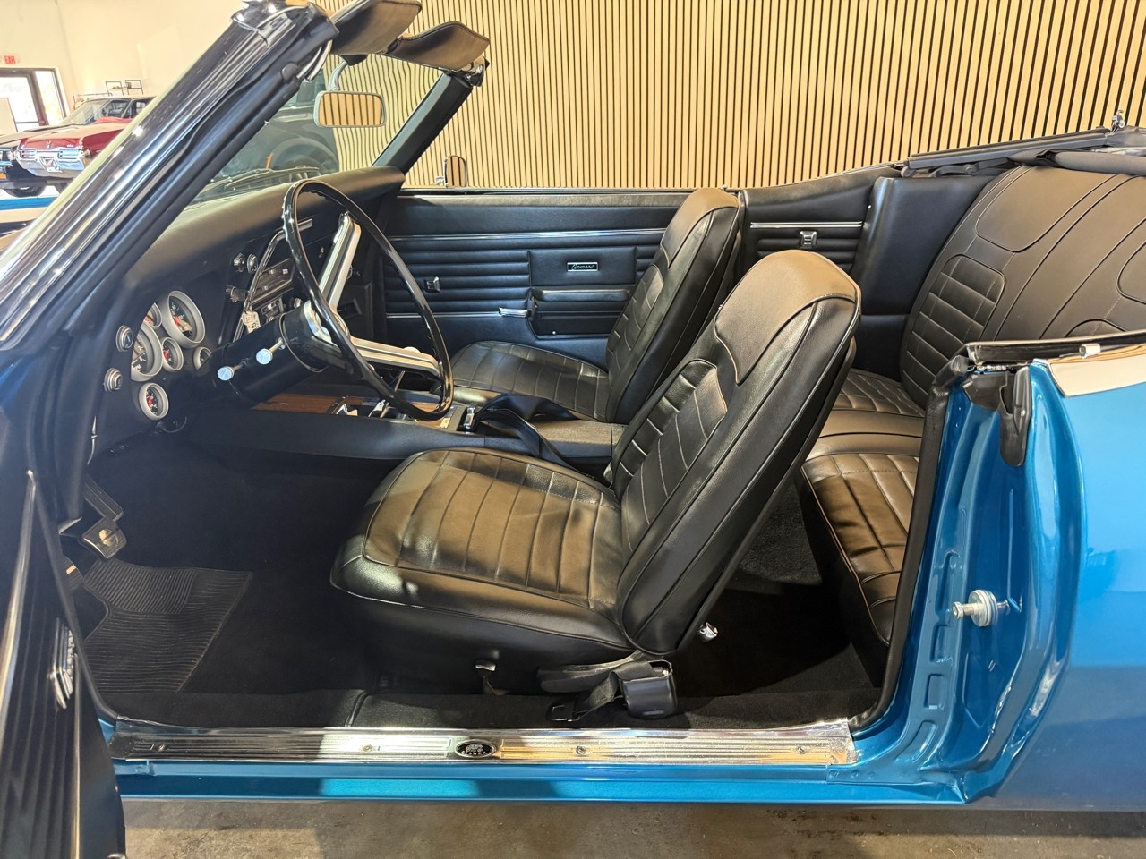 Chevrolet-Camaro-1968-Classic-Car-18