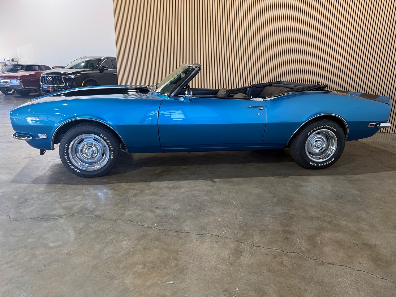 Chevrolet-Camaro-1968-Classic-Car-2